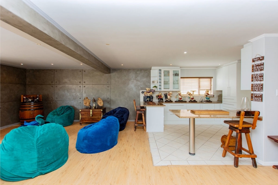 7 Bedroom Property for Sale in Myburgh Park Western Cape